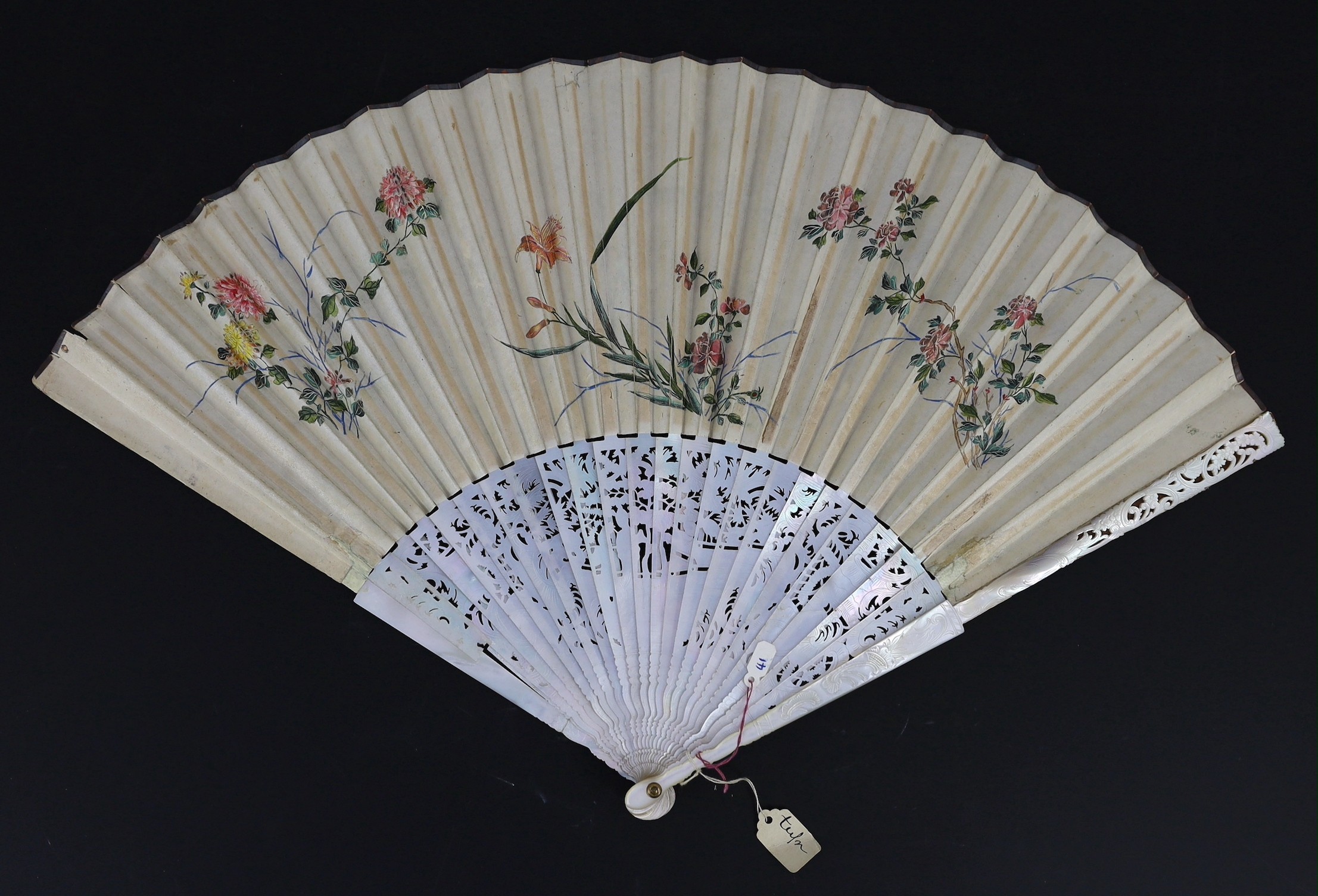 A Chinese painted leaf fan with mother-of-pearl sticks, 19th century, 28cm, some damage to mother-of-pearl